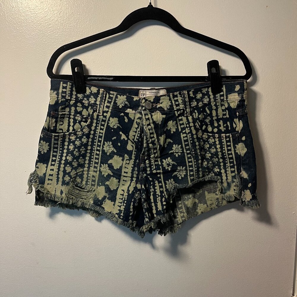 Free People End Meet Bandana Print Cutoff Jean Shorts  Frayed Hem – Women’s 28